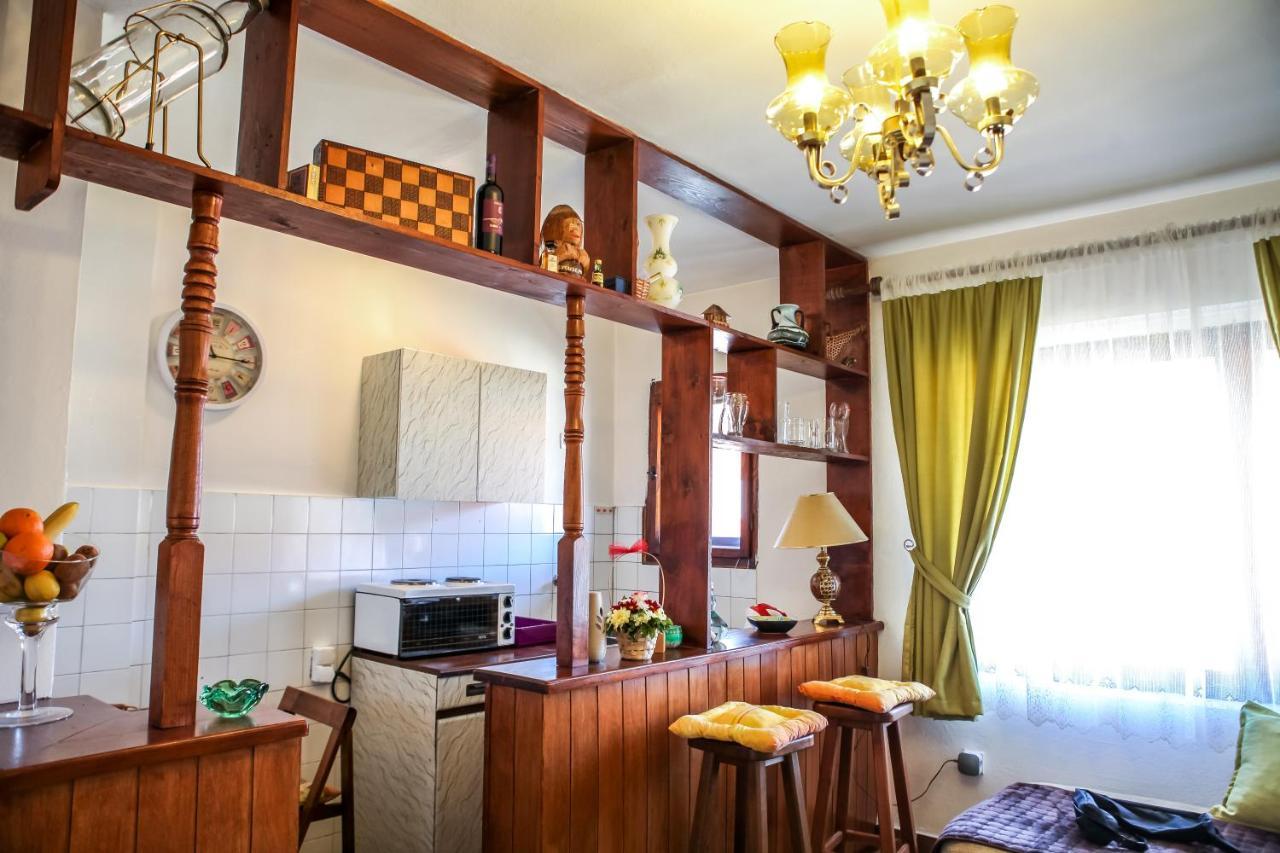 Apartment Dejan Цетине Екстериор снимка