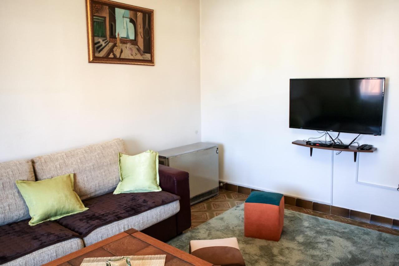 Apartment Dejan Цетине Екстериор снимка