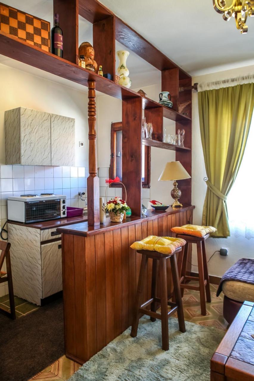 Apartment Dejan Цетине Екстериор снимка